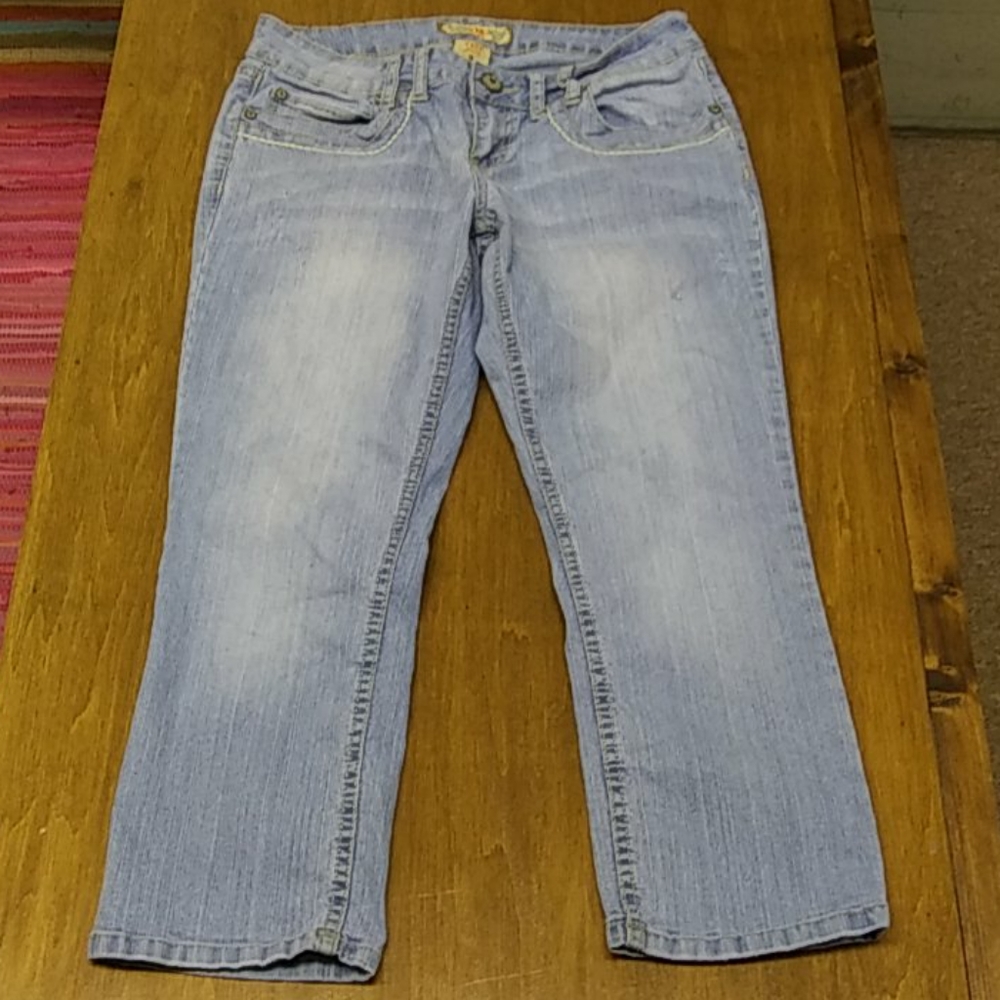 YMI Capri Jeans. Size 9. *y